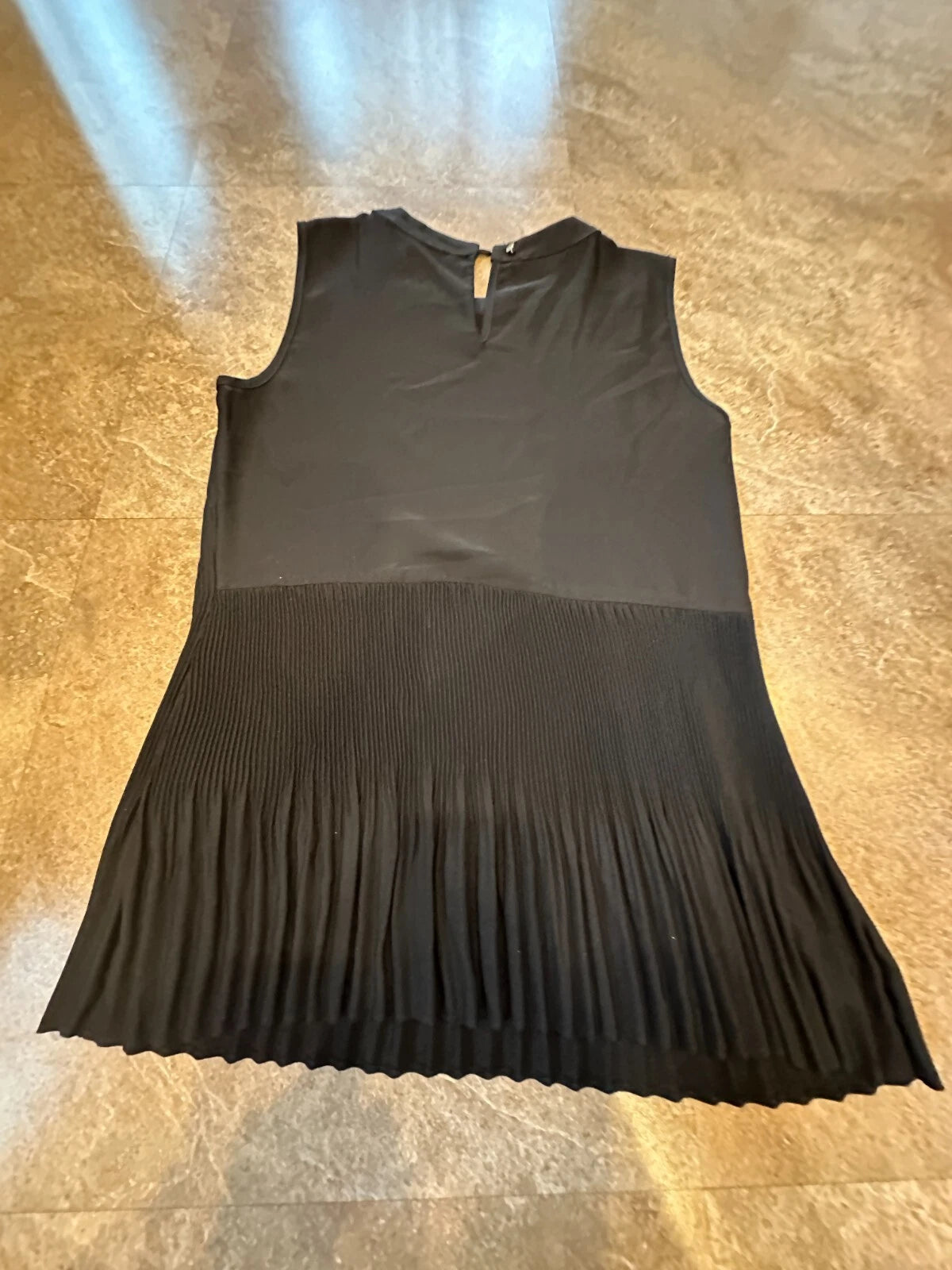 Womens DKNY Black Pleated Top Size 6 - Nice Piece