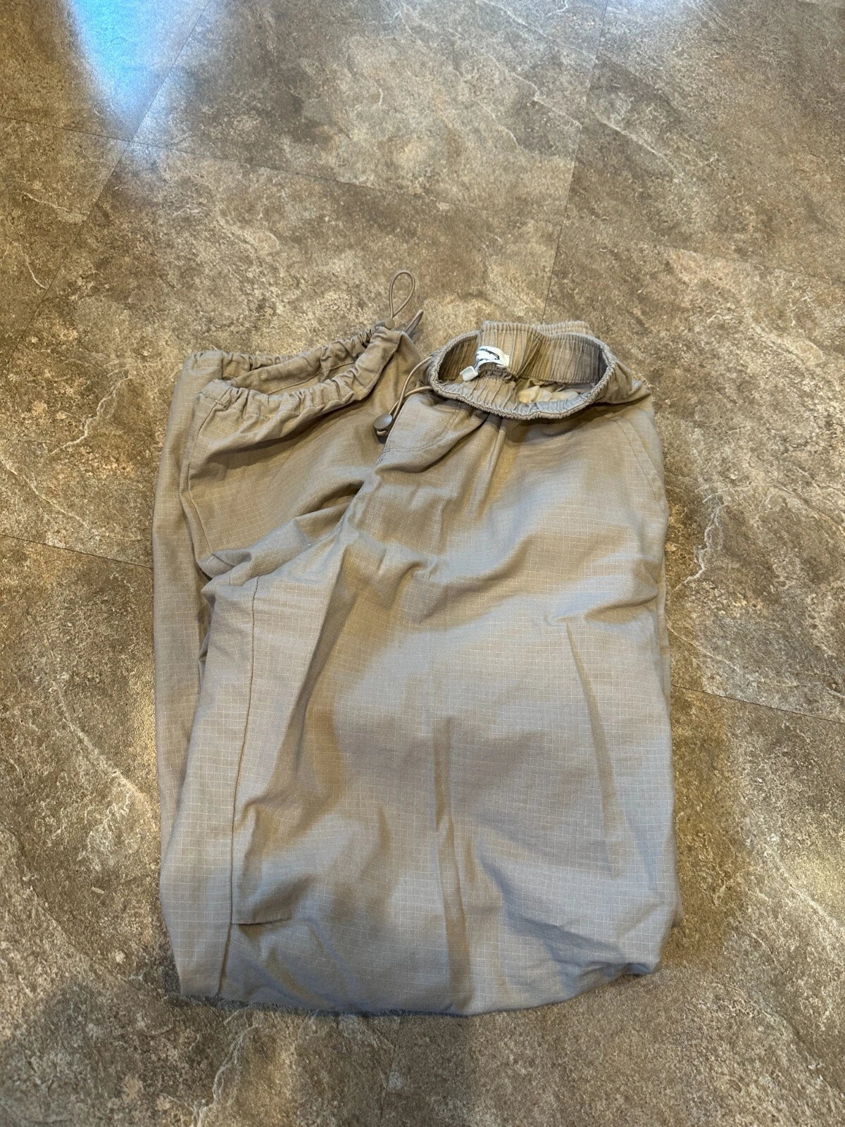 Hippie Rose Juniors' Bungee-Hem Textured Parachute Pants -X-Small
