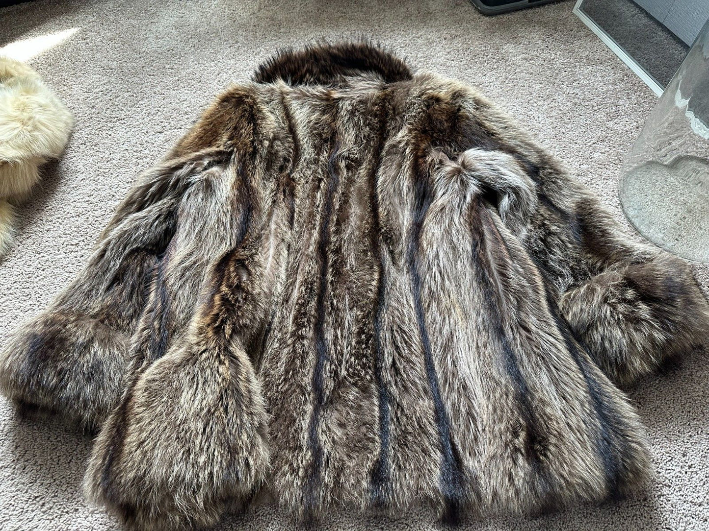 Women's Luxurious Raccoon 3/4 Fur Coat