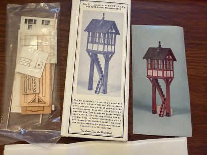 The Building & Structure Co. HO Scale Elevated Crossing Shanty # 2024L