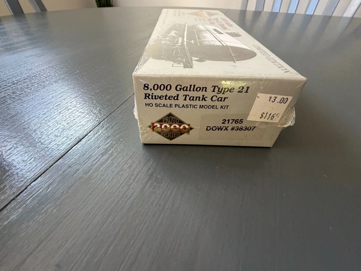 Proto 2000 8000 Gallon Type 21 Riverted Tank Car 2 Pack Item 30669 GATX SEALED