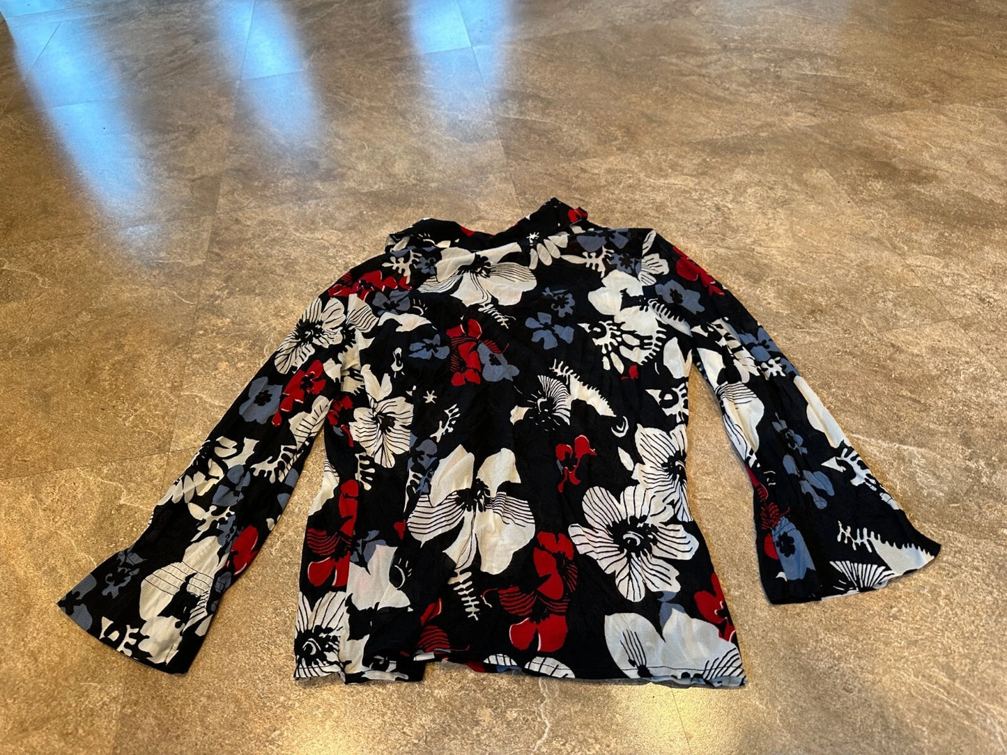 Womens I.E. relaxed Black , Blue, Red Floral Collared Blouse - Size Small