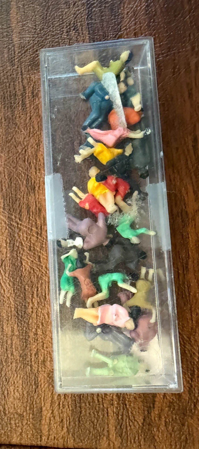 HO Scale Painted Seated Model Figures - Lot of 24 Plastic Miniature People - NEW
