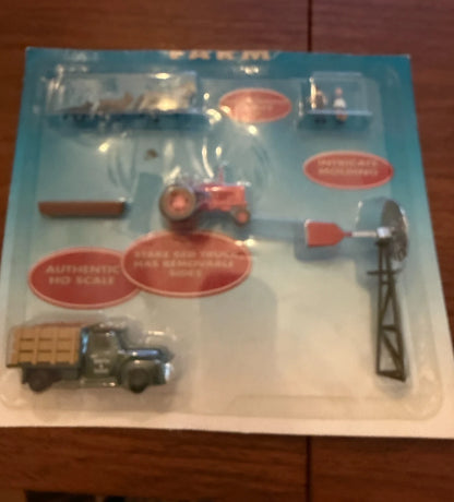 Scene Master #433-1321 Farm Essentials, HO Scale Diecast, Life-Like Trains - NIB