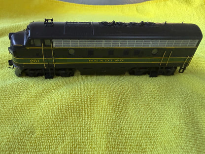 HO Scale Stewart 8430 Reading F3A Diesel Locomotive #261 BNIB