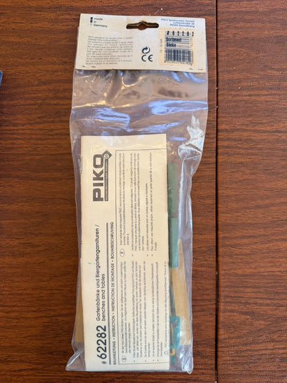 Piko G scale Train Benches and Tables A# 62282 BNIB SEALED