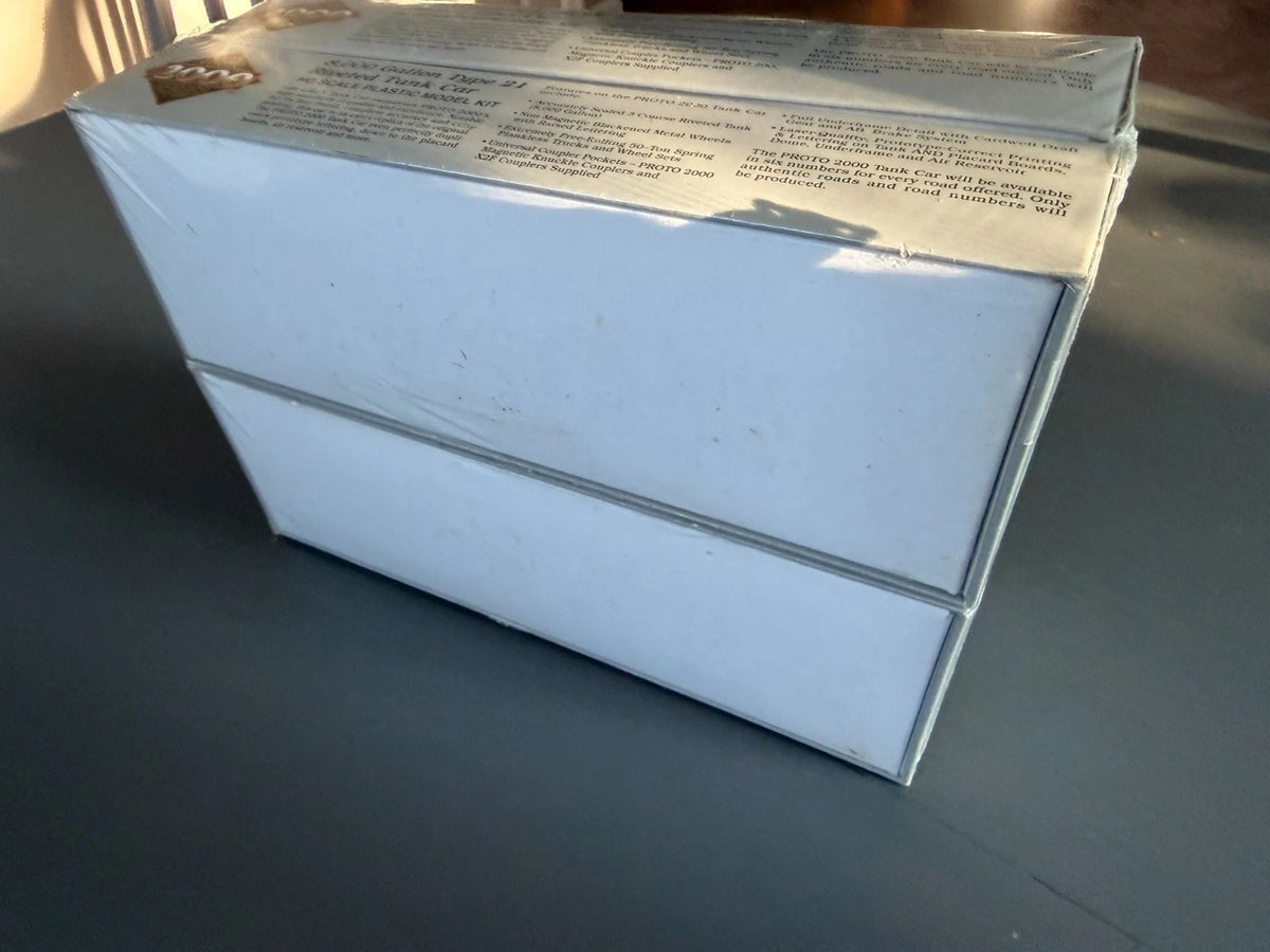 Proto 2000- 8000 Gallon Type 21 Riveted Tank Car #21761 4 Pack BNIB - SEALED