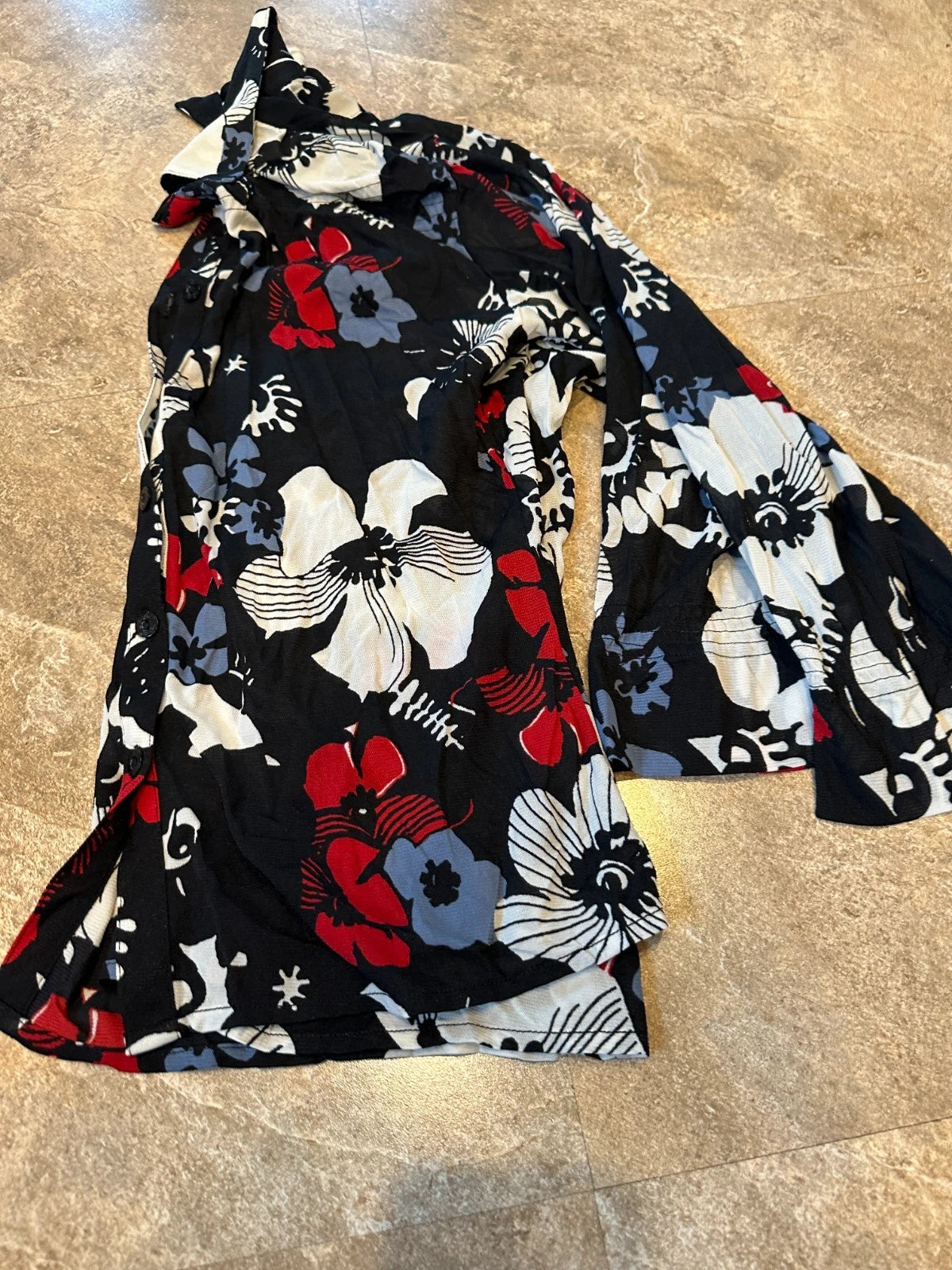 Womens I.E. relaxed Black , Blue, Red Floral Collared Blouse - Size Small