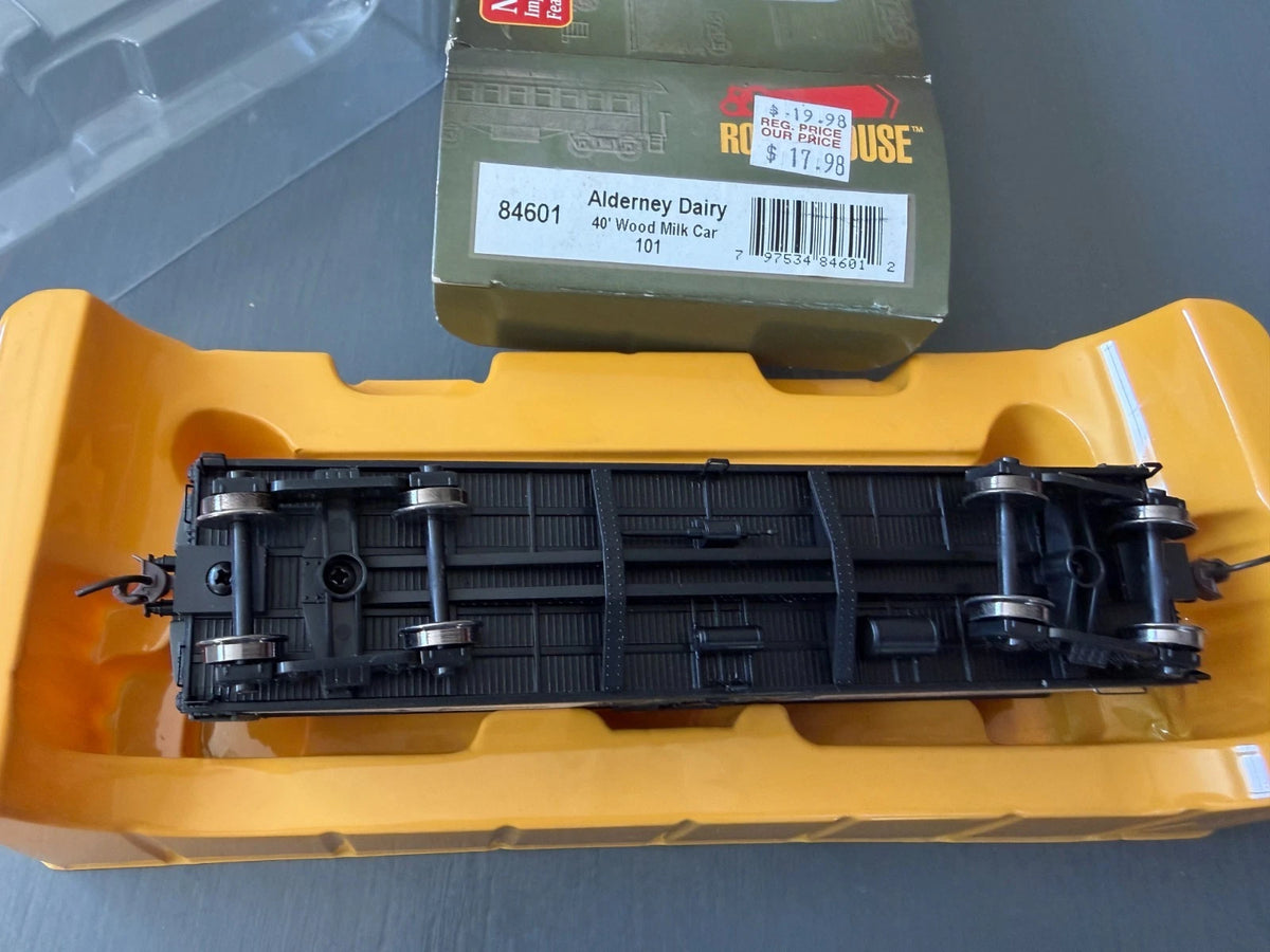 Roundhouse HO 46' Wood Milk Car - Alderney Dairy #101 #84601 - BNIB