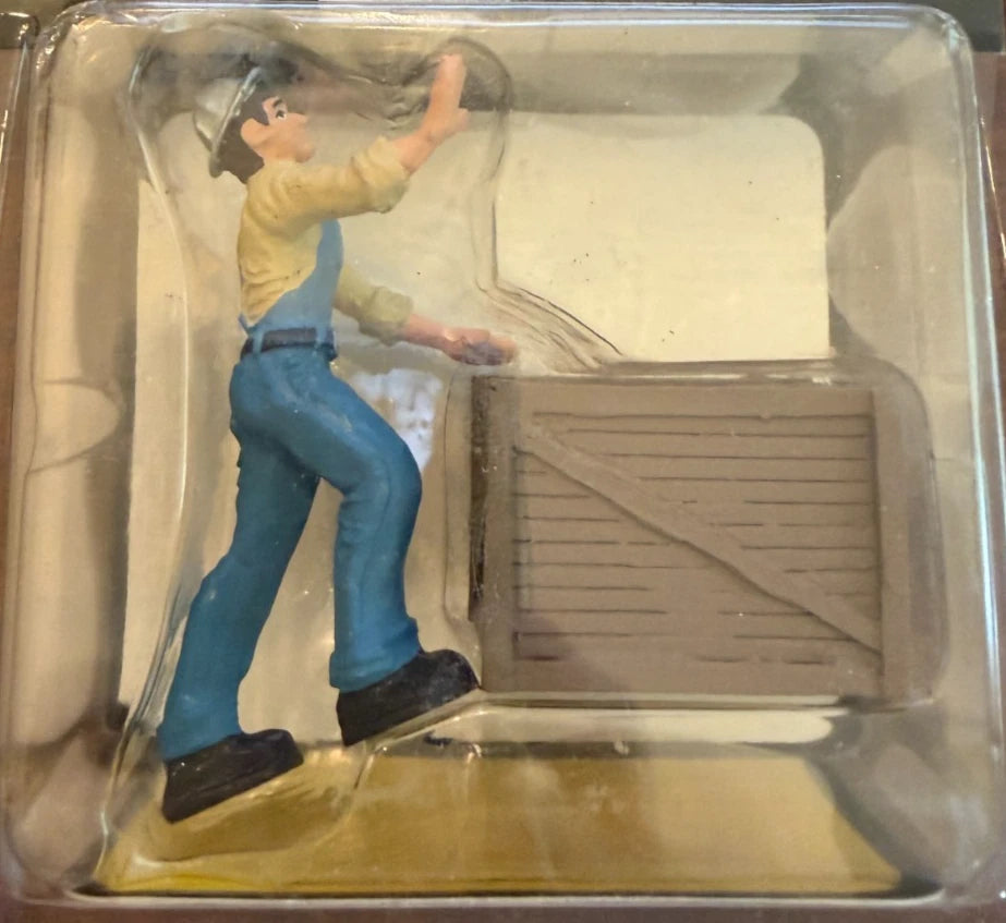 Woodland Scenics Scenic Accents G Scale Dock Worker w/Crate A2523 BNIB