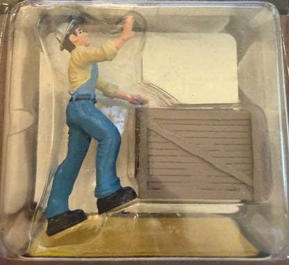 Woodland Scenics Scenic Accents G Scale Dock Worker w/Crate A2523 BNIB