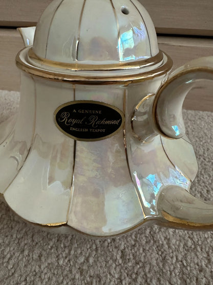 Vintage Genuine Royal Richmond English Teapot -Marked England 3201 AS
