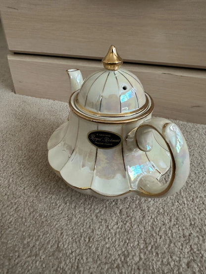 Vintage Genuine Royal Richmond English Teapot -Marked England 3201 AS