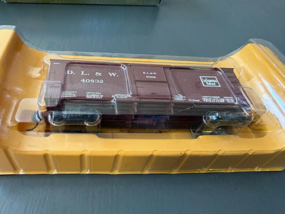 Roundhouse HO Delaware, Lackawanna & Western 36" Box Car #40832 #84176 - BNIB