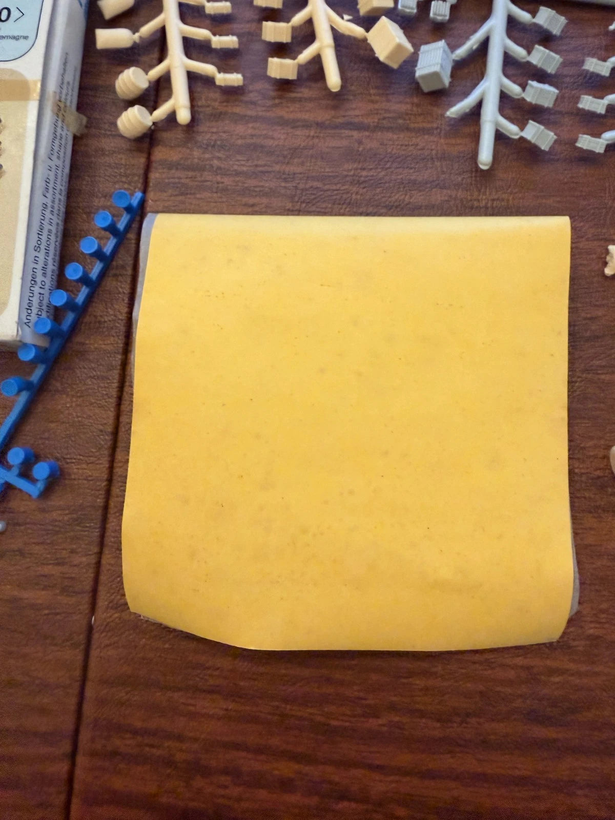 Preiser 17100 HO Scale Train Accessory Kit - 90 Unpainted Miniatures