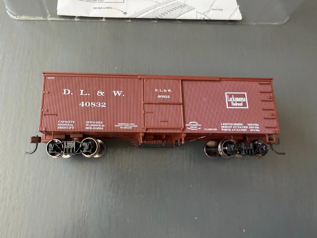 Roundhouse HO Delaware, Lackawanna & Western 36" Box Car #40832 #84176 - BNIB