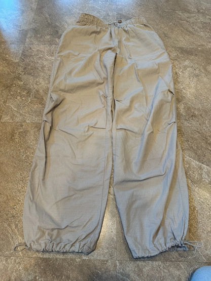 Hippie Rose Juniors' Bungee-Hem Textured Parachute Pants -X-Small