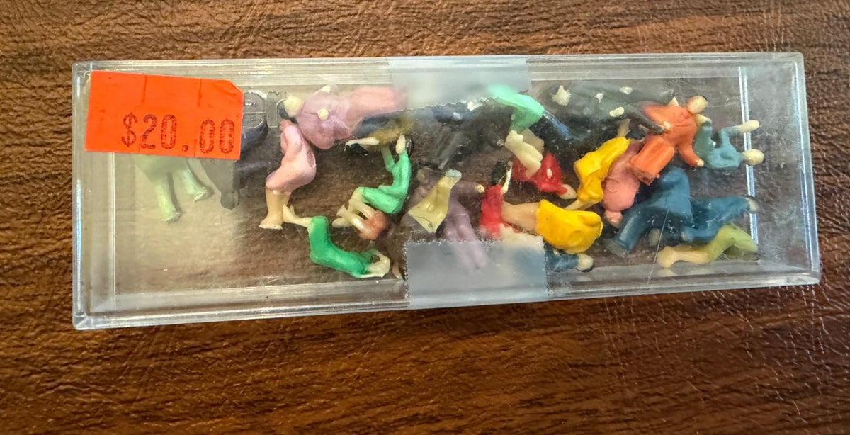 HO Scale Painted Seated Model Figures - Lot of 24 Plastic Miniature People - NEW