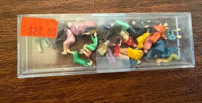 HO Scale Painted Seated Model Figures - Lot of 24 Plastic Miniature People - NEW