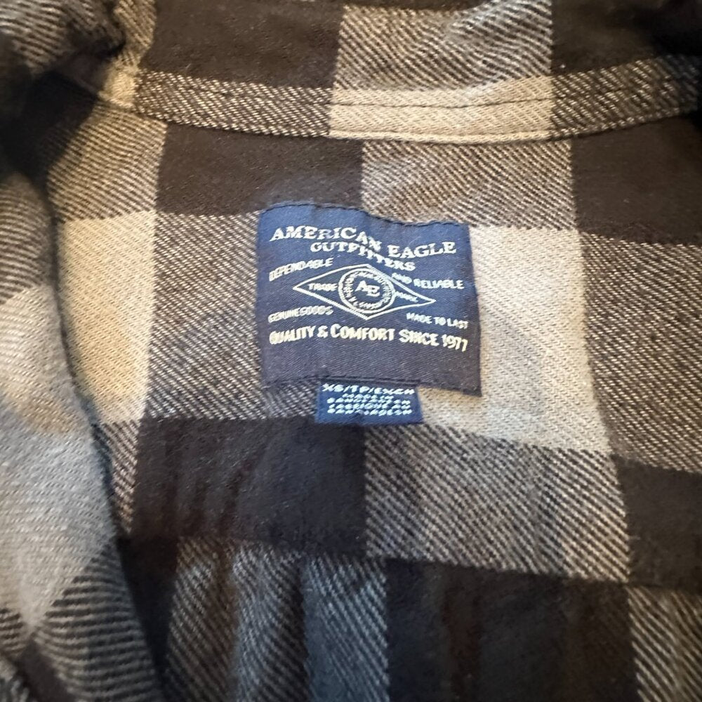 American Eagle Outfitters Women's Black & Grey Plaid Button Down Shirt - Size XS