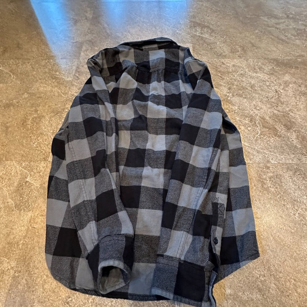 American Eagle Outfitters Women's Black & Grey Plaid Button Down Shirt - Size XS