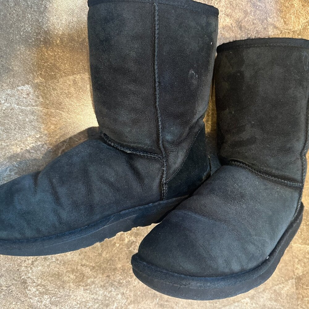 Lot 2 Pairs of Authentic UGGs  UGG Classic Short Boots - Black & Brown -Size 8