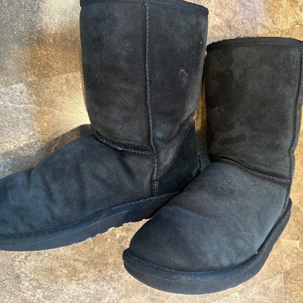 Lot 2 Pairs of Authentic UGGs  UGG Classic Short Boots - Black & Brown -Size 8