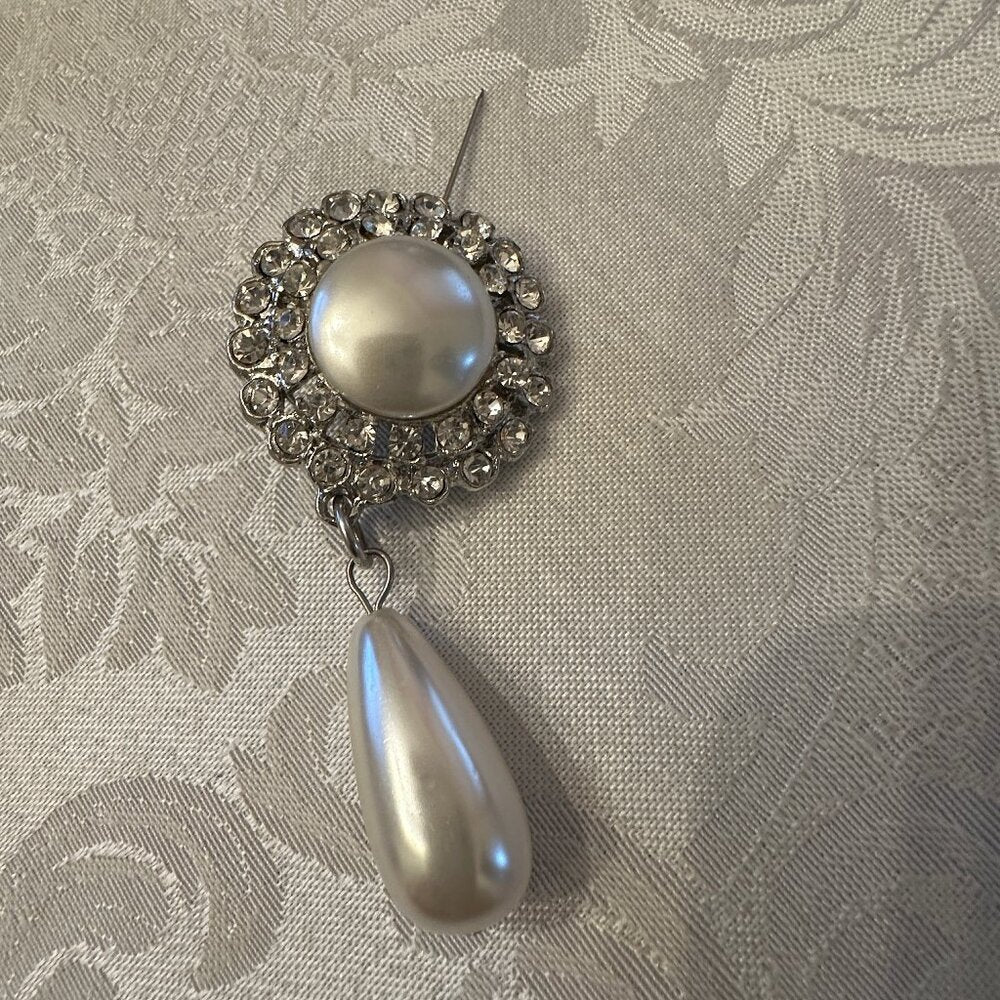 Vintage Costume Jewelry -Pearl Rhinestone Drop Brooch Pin - EUC