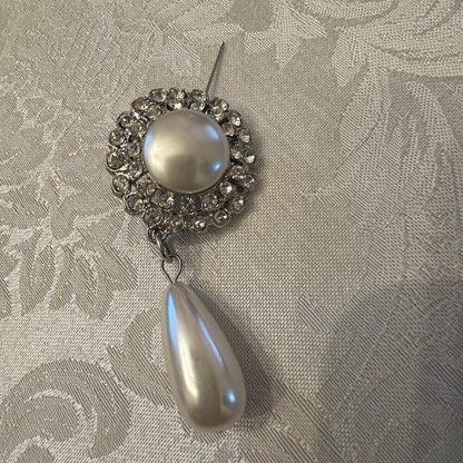 Vintage Costume Jewelry -Pearl Rhinestone Drop Brooch Pin - EUC