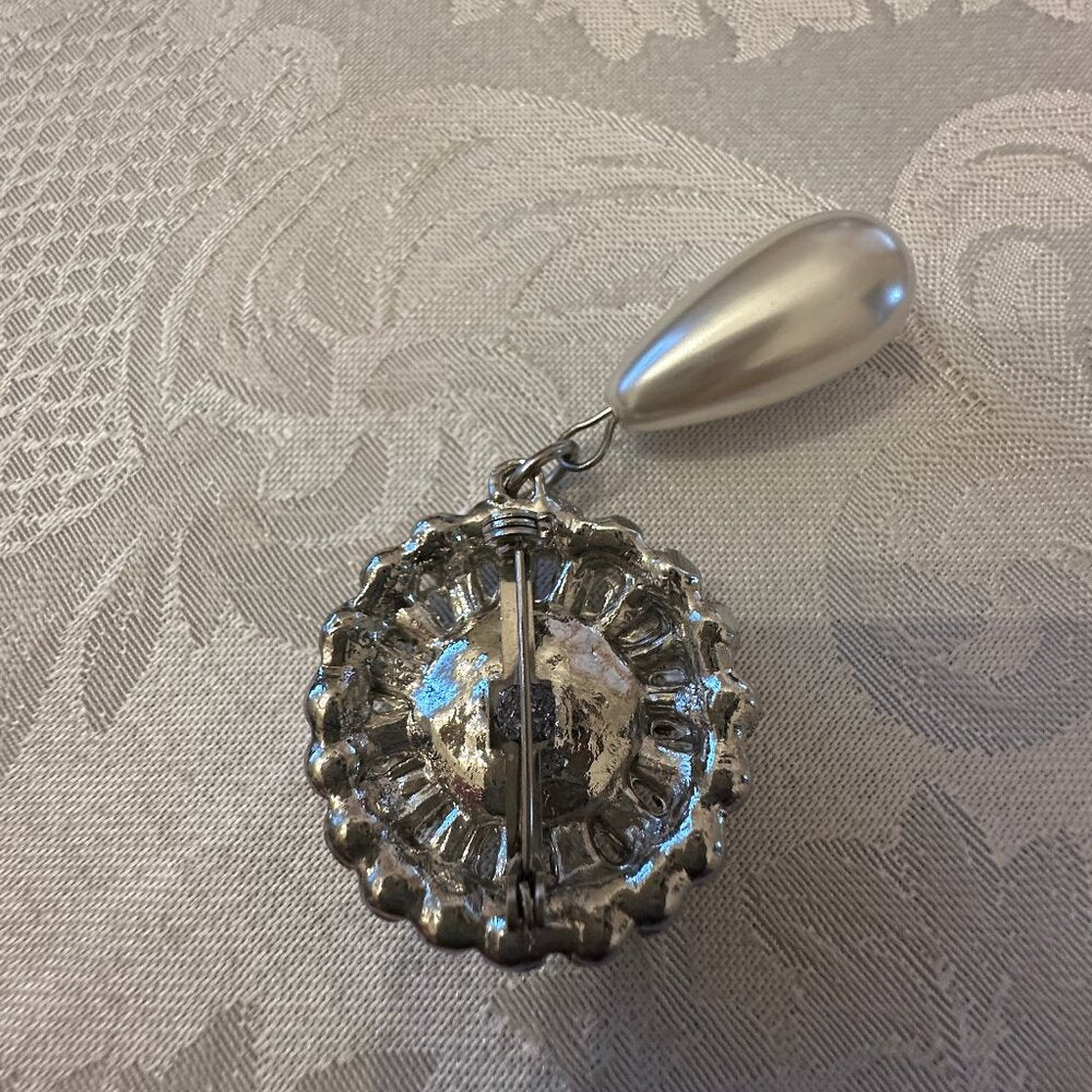 Vintage Costume Jewelry -Pearl Rhinestone Drop Brooch Pin - EUC