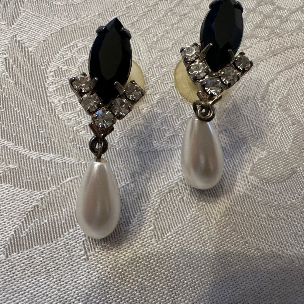 Costune Jewelry - Black Emerald Square Cut Post Earrings with Rhinestones EUC