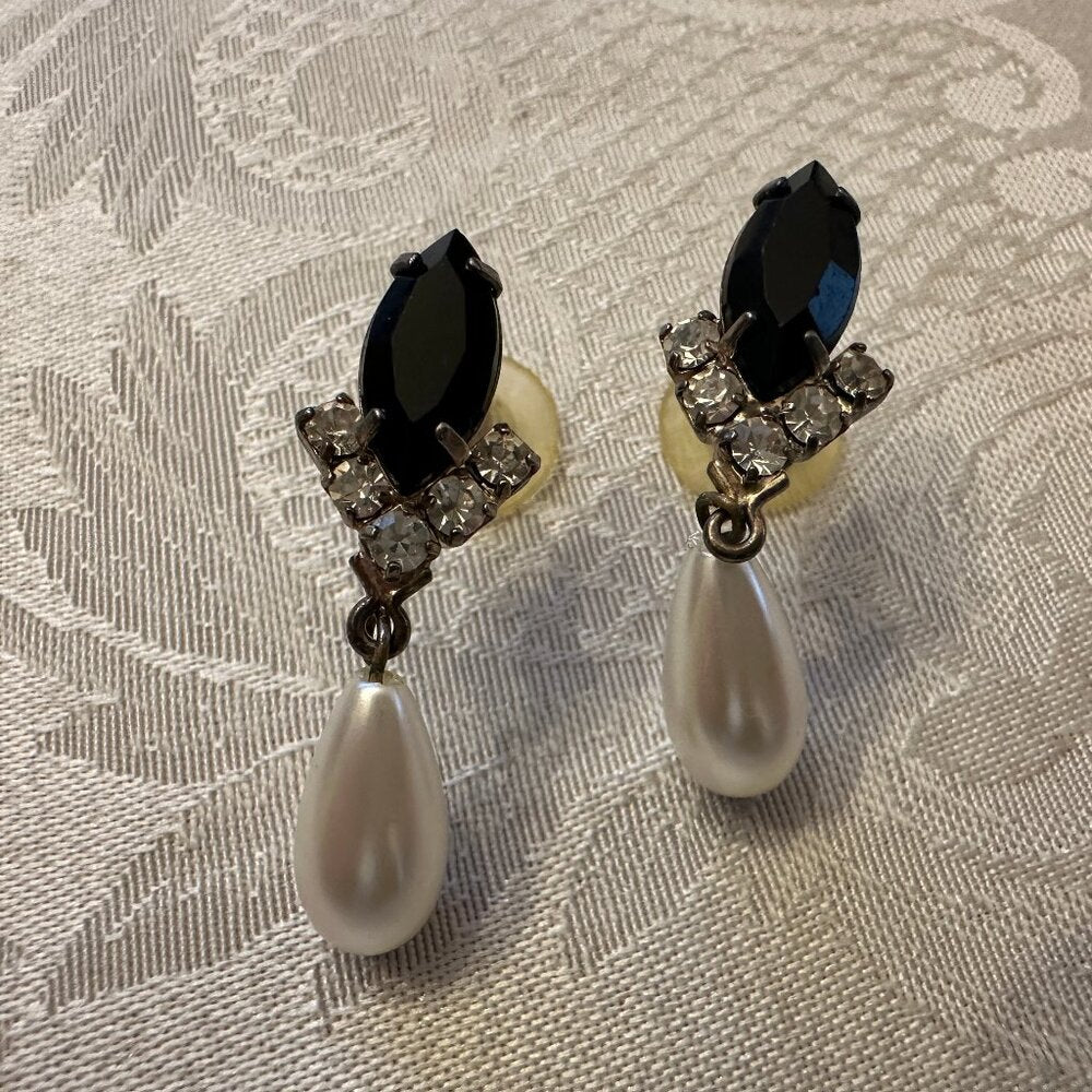 Costune Jewelry - Black Emerald Square Cut Post Earrings with Rhinestones EUC
