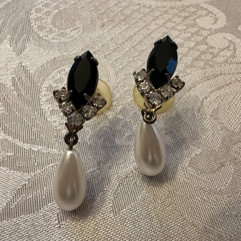 Costune Jewelry - Black Emerald Square Cut Post Earrings with Rhinestones EUC