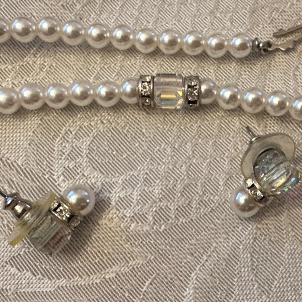 Costume Jewelry Pearl & Crystal Post Earrings - EUC - Clasp Necklace Closure