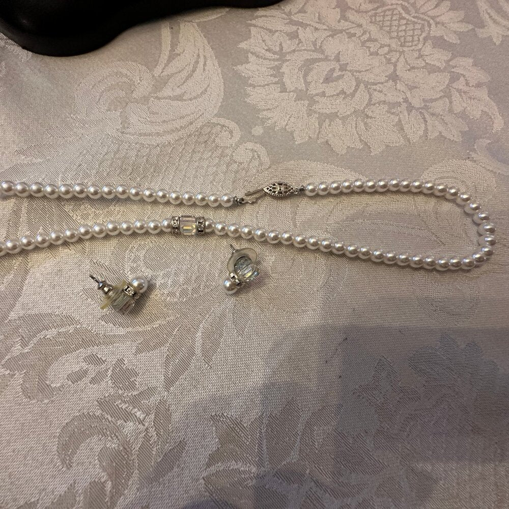 Costume Jewelry Pearl & Crystal Post Earrings - EUC - Clasp Necklace Closure