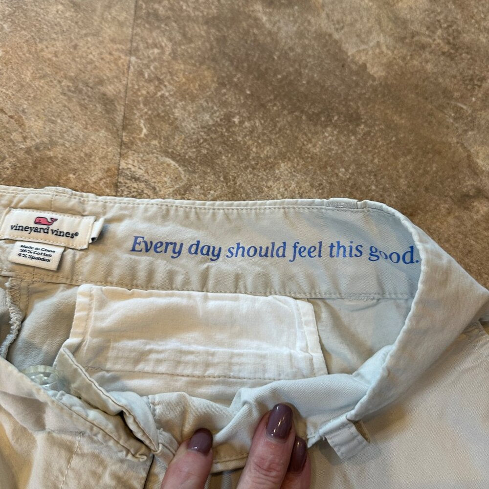 Vineyard Vines Womens Khaki Shorts Tan - Everyday should feel this good- Size 2